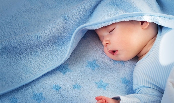 trẻ sơ sinh ngủ ít có ảnh hưởng gì không
